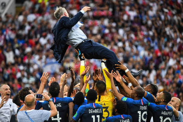 美国经济受 美国经济受